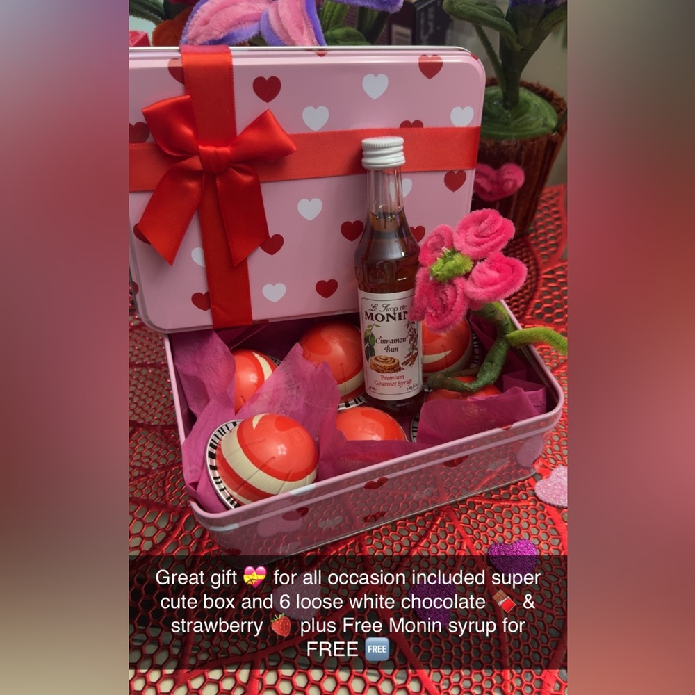 Nespresso VERTUO Heart Pattern Gift Box with White Chocolate and strawberry 🍓